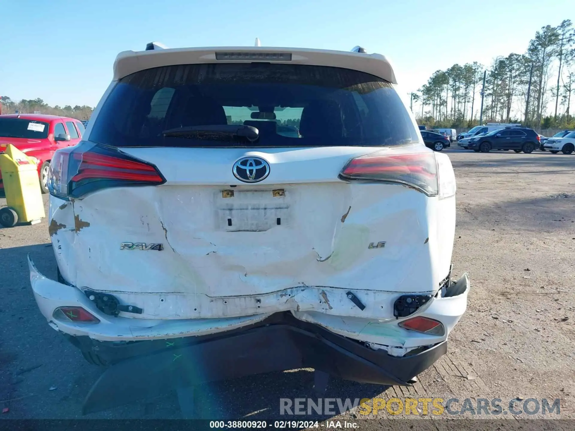 6 Photograph of a damaged car JTMZFREV8HJ710364 TOYOTA RAV4 2020