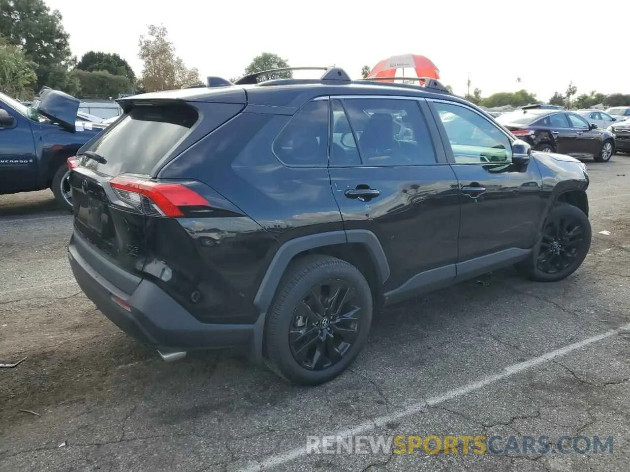 3 Photograph of a damaged car 2T3A1RFV0MC156938 TOYOTA RAV4 2021