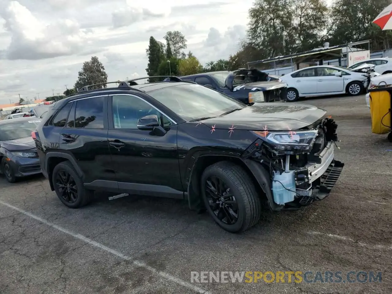 4 Photograph of a damaged car 2T3A1RFV0MC156938 TOYOTA RAV4 2021