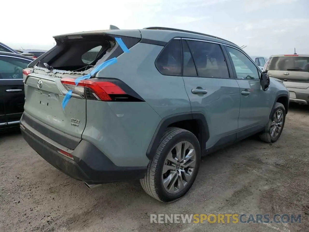 3 Photograph of a damaged car 2T3A1RFV0MW184091 TOYOTA RAV4 2021