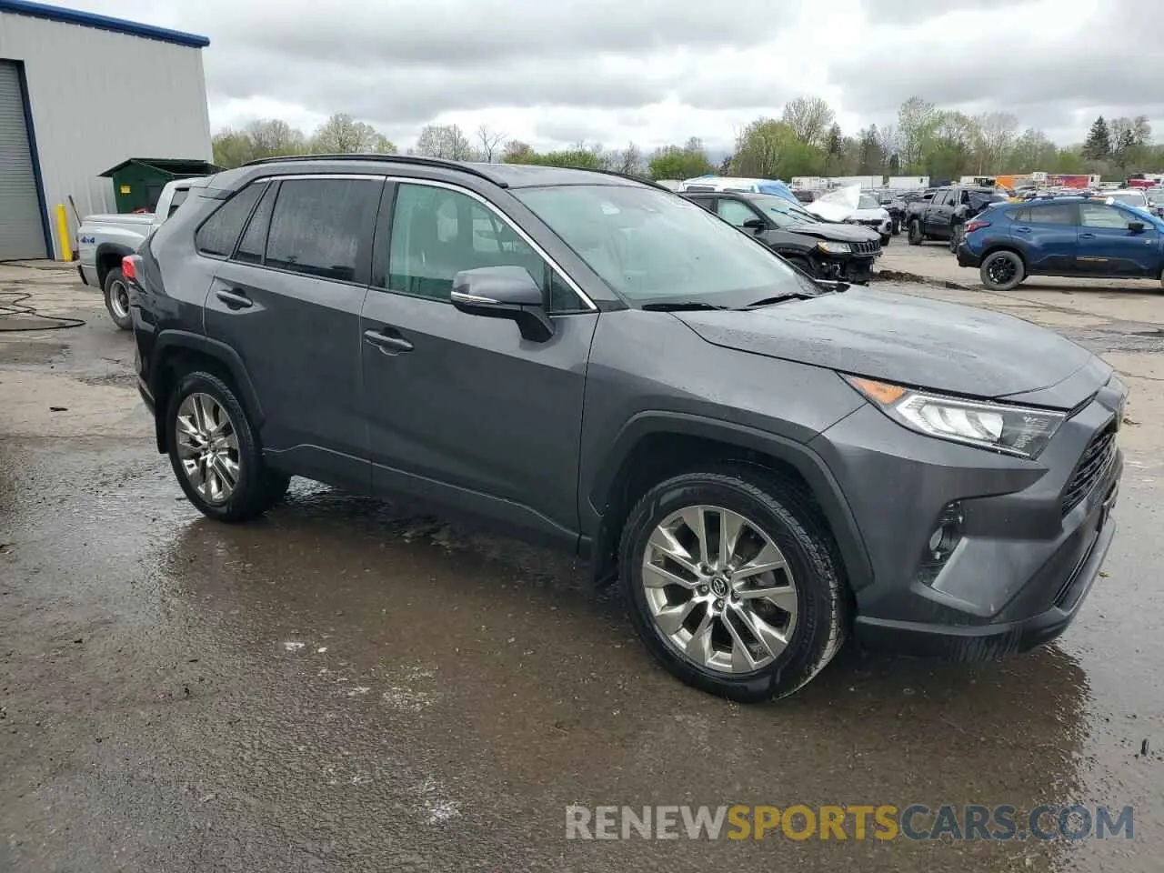 4 Photograph of a damaged car 2T3A1RFV1MC161114 TOYOTA RAV4 2021