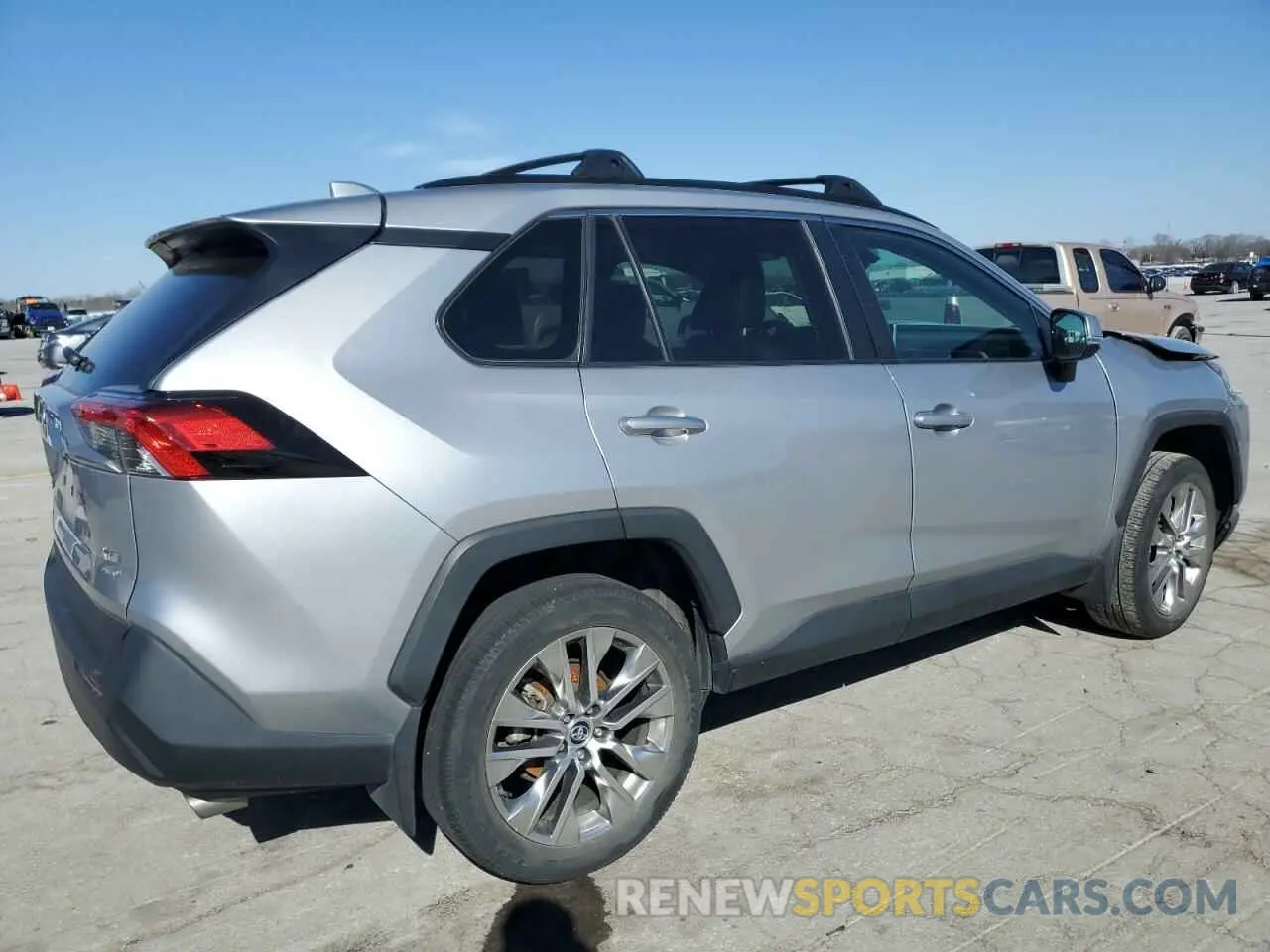 3 Photograph of a damaged car 2T3A1RFV2MC153930 TOYOTA RAV4 2021