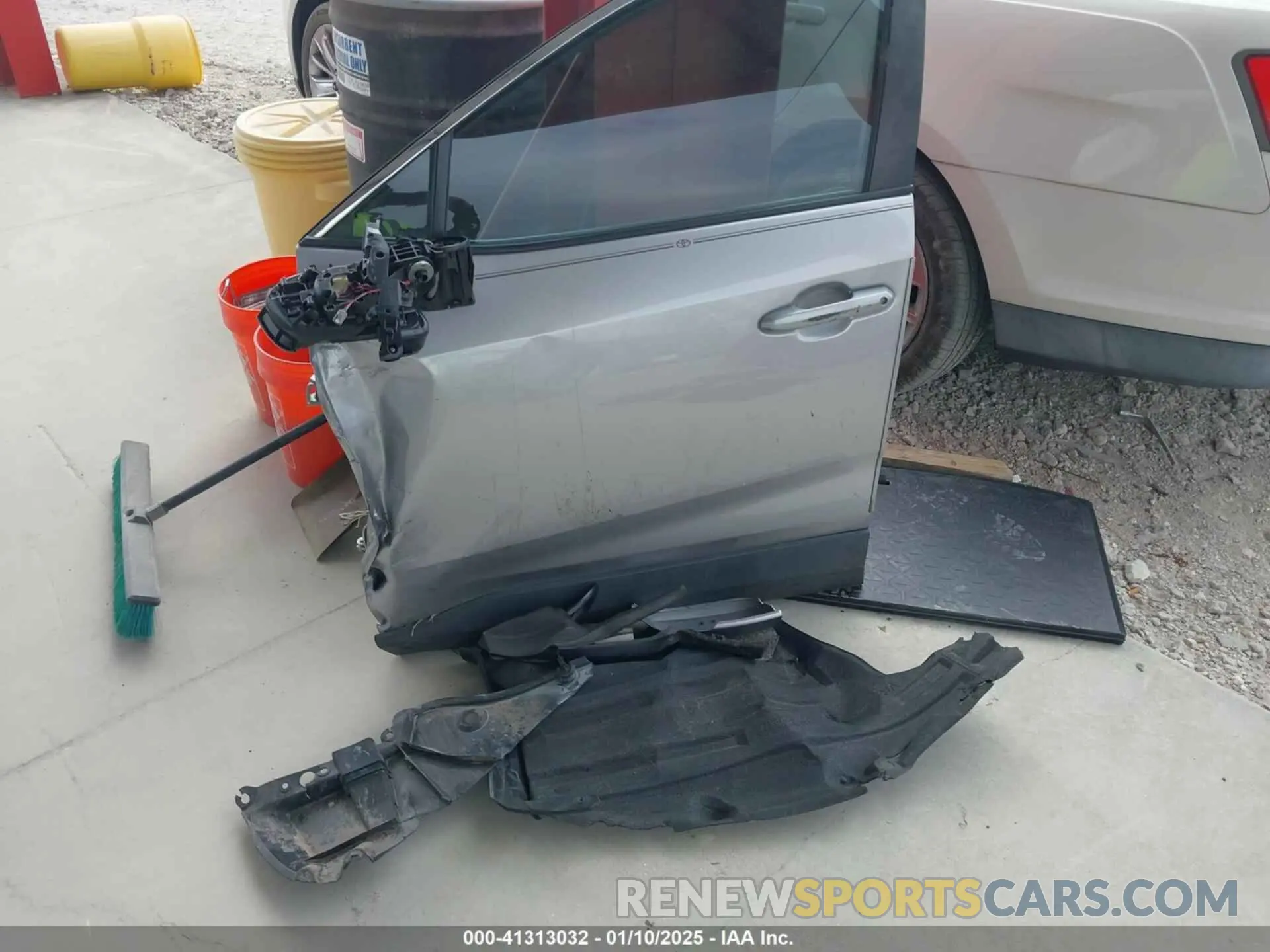 11 Photograph of a damaged car 2T3A1RFV3MC161745 TOYOTA RAV4 2021