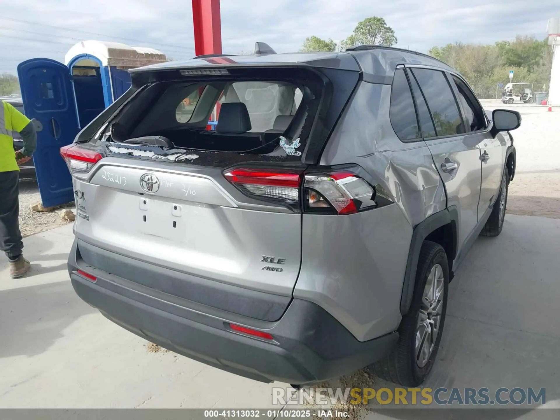 4 Photograph of a damaged car 2T3A1RFV3MC161745 TOYOTA RAV4 2021