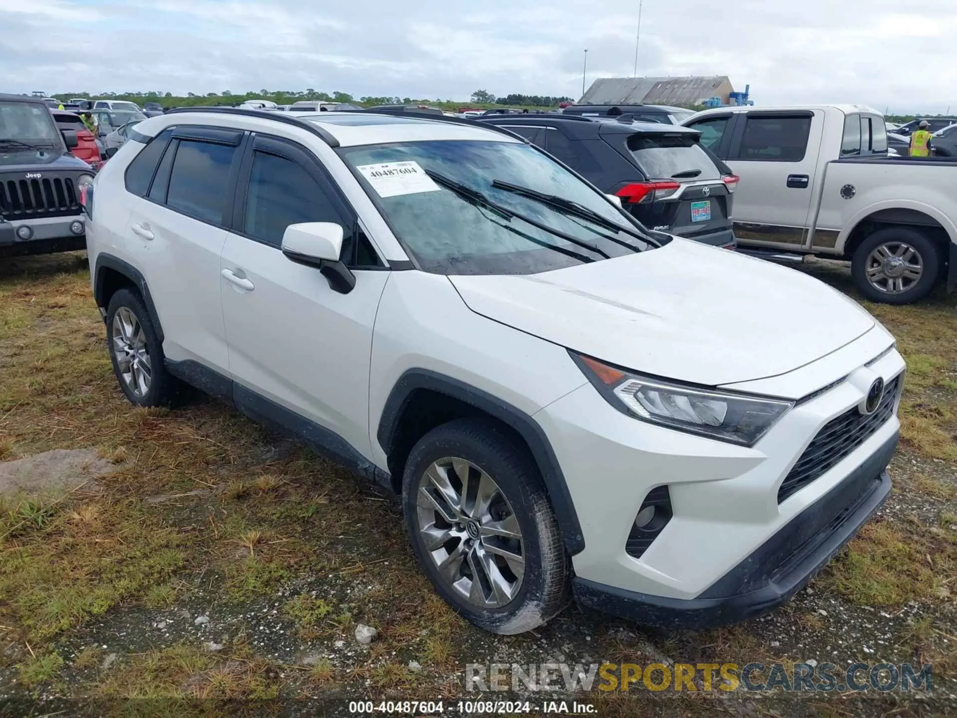 1 Photograph of a damaged car 2T3A1RFV3MW152817 TOYOTA RAV4 2021