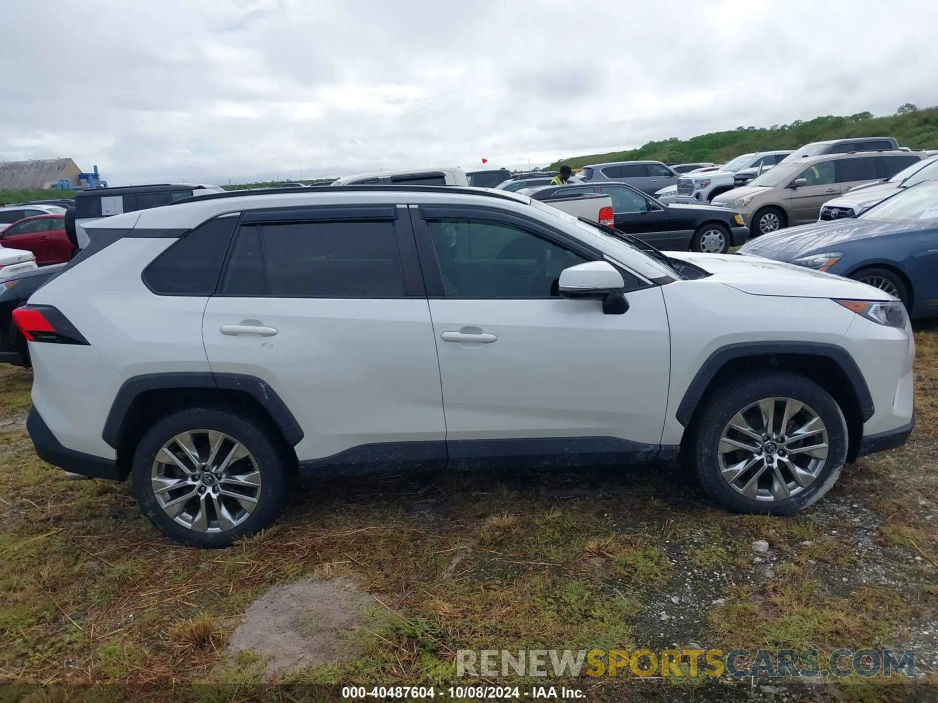 12 Photograph of a damaged car 2T3A1RFV3MW152817 TOYOTA RAV4 2021