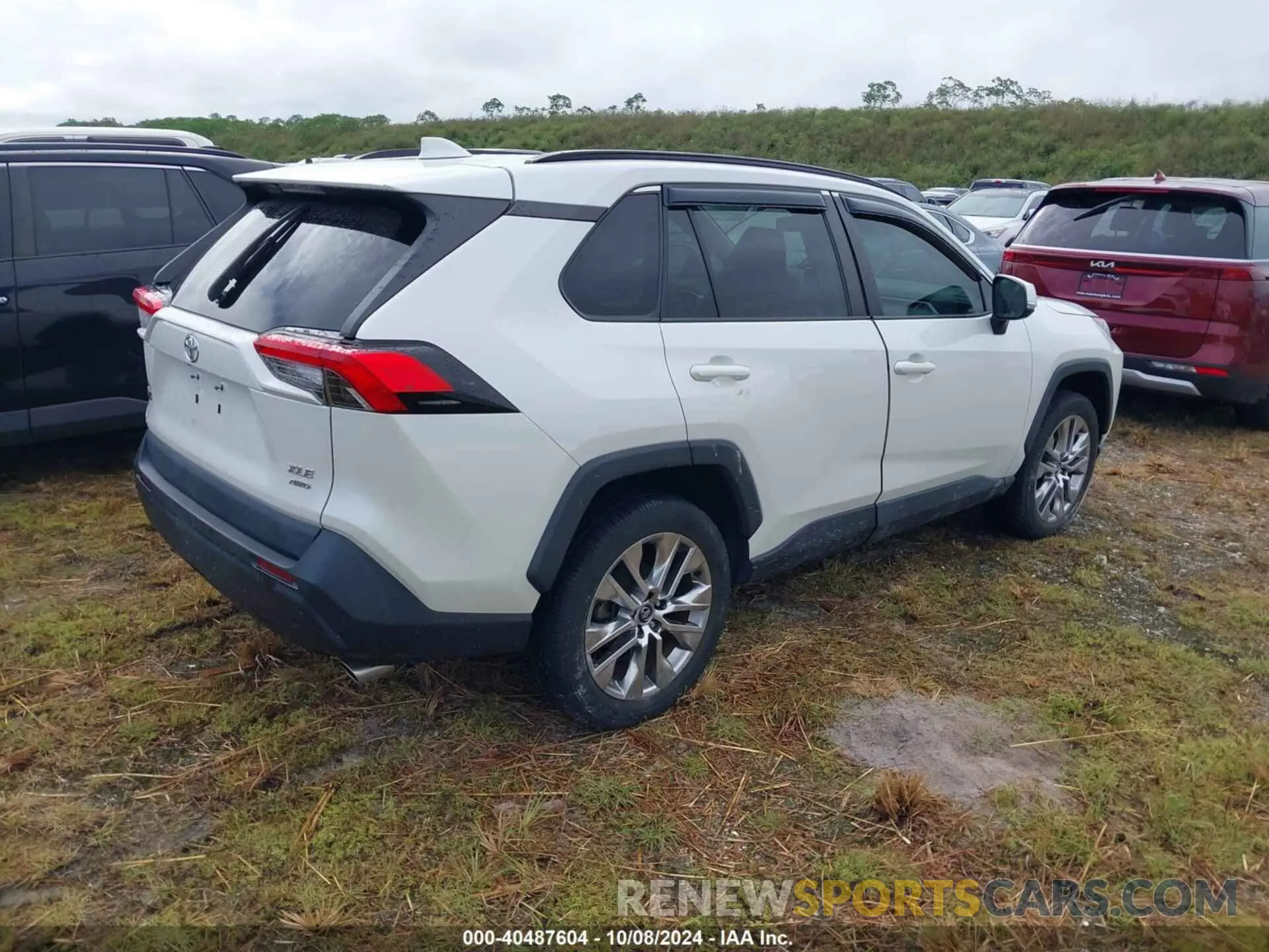 4 Photograph of a damaged car 2T3A1RFV3MW152817 TOYOTA RAV4 2021