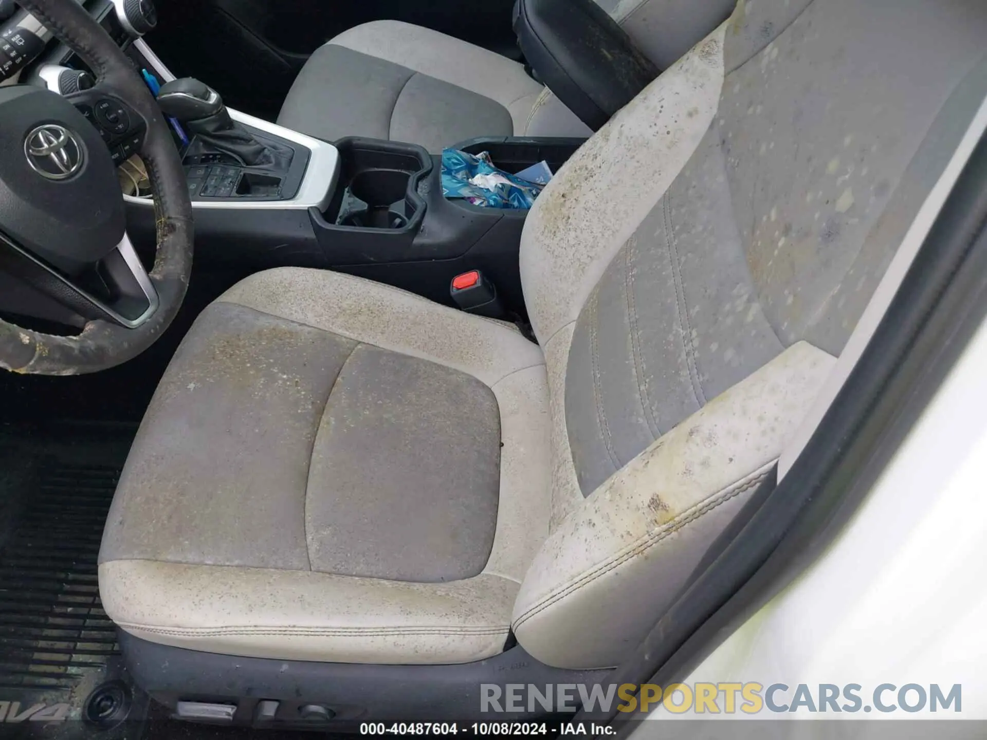 6 Photograph of a damaged car 2T3A1RFV3MW152817 TOYOTA RAV4 2021