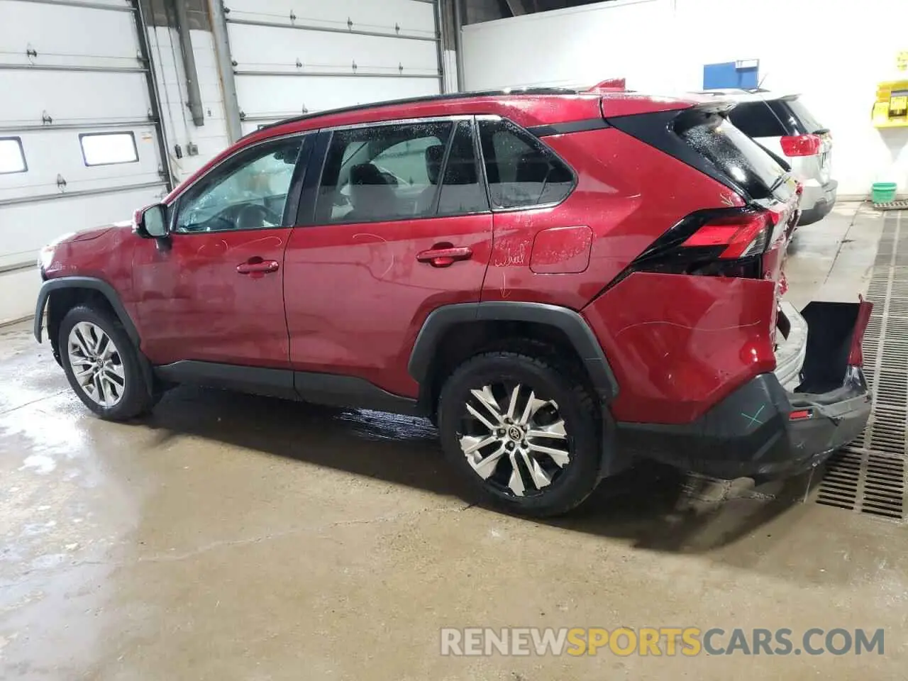 2 Photograph of a damaged car 2T3A1RFV4MW204813 TOYOTA RAV4 2021
