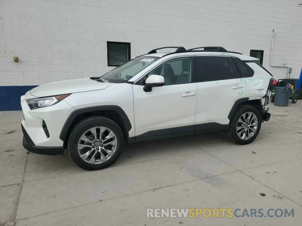 1 Фотография поврежденного автомобиля 2T3A1RFV6MW241894 TOYOTA RAV4 2021