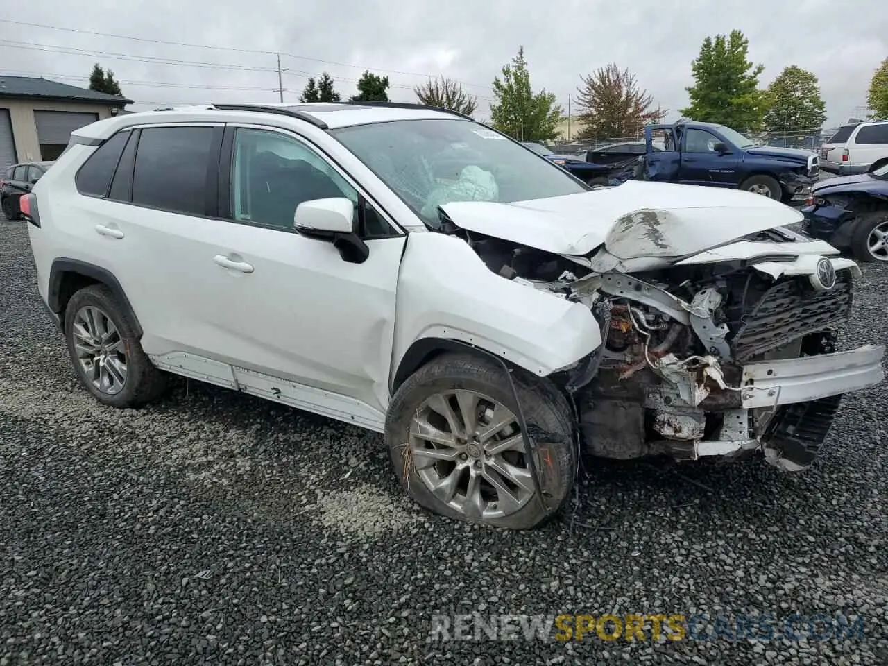 4 Photograph of a damaged car 2T3A1RFV8MW180919 TOYOTA RAV4 2021