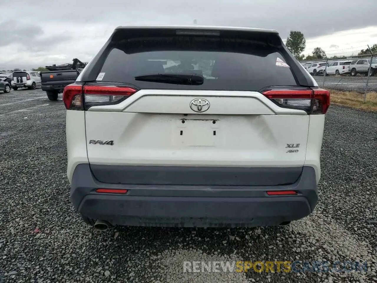 6 Photograph of a damaged car 2T3A1RFV8MW180919 TOYOTA RAV4 2021