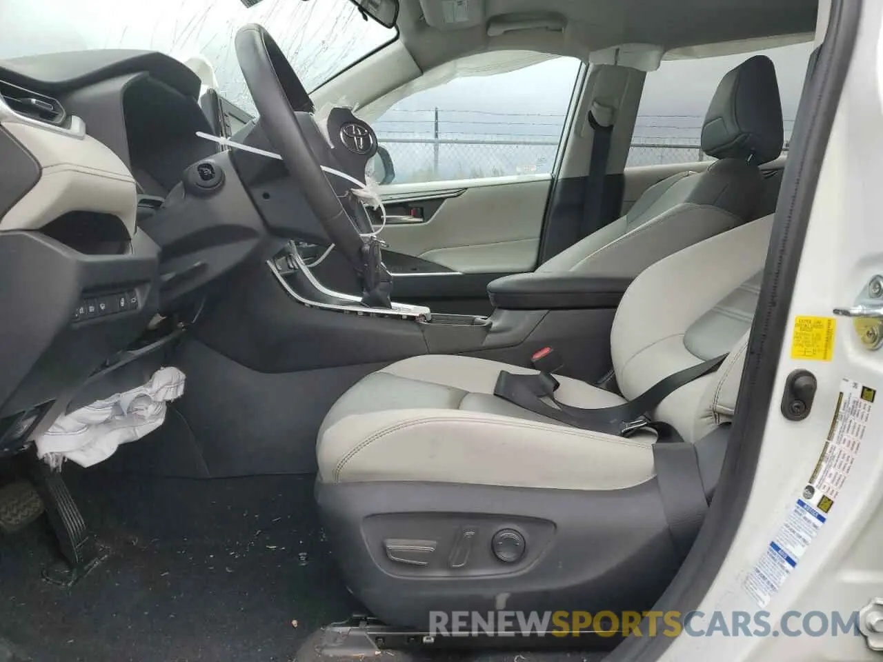 7 Photograph of a damaged car 2T3A1RFV8MW180919 TOYOTA RAV4 2021
