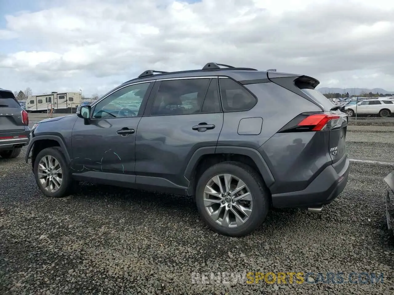 2 Photograph of a damaged car 2T3A1RFV9MC181112 TOYOTA RAV4 2021