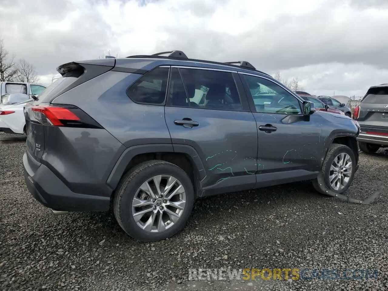3 Photograph of a damaged car 2T3A1RFV9MC181112 TOYOTA RAV4 2021