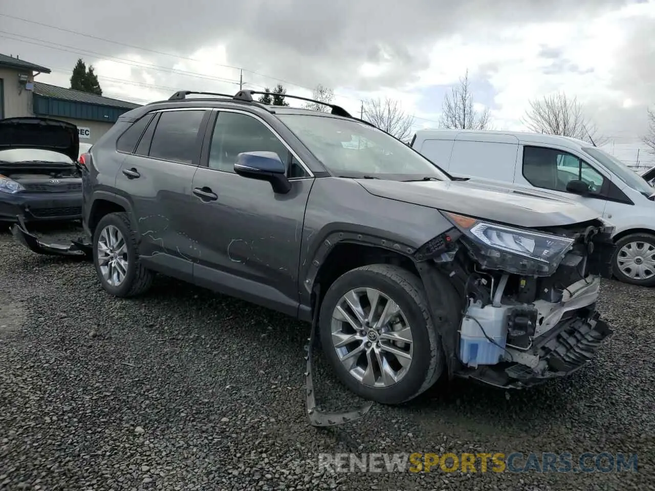 4 Photograph of a damaged car 2T3A1RFV9MC181112 TOYOTA RAV4 2021