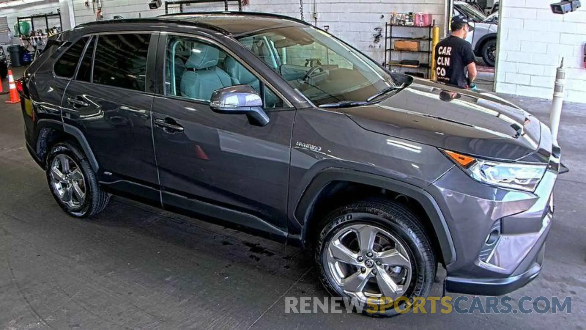 17 Photograph of a damaged car 2T3B6RFV8MW020173 TOYOTA RAV4 2021
