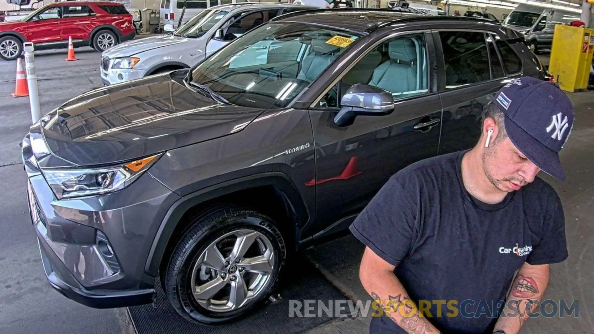 18 Photograph of a damaged car 2T3B6RFV8MW020173 TOYOTA RAV4 2021