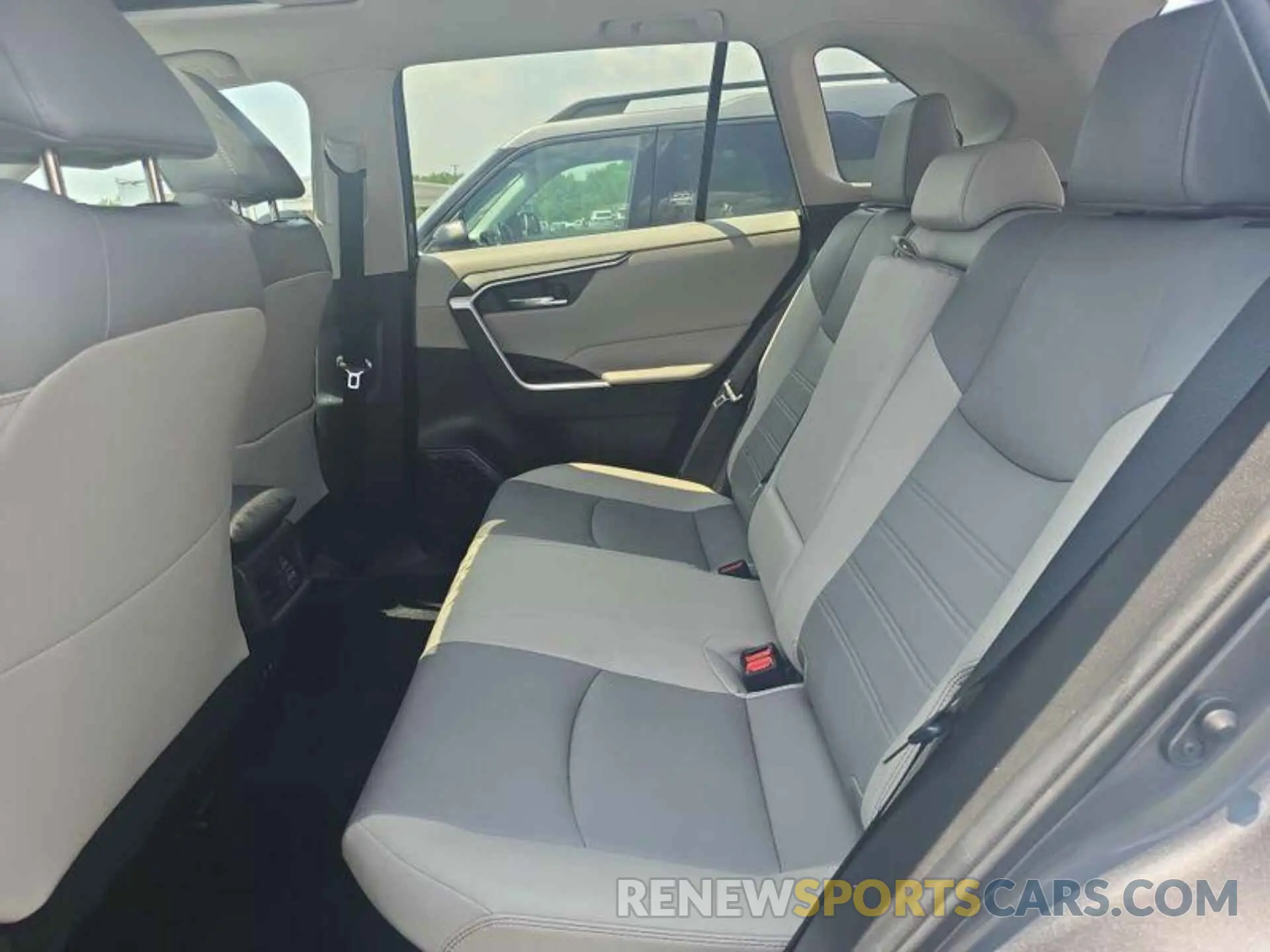 8 Photograph of a damaged car 2T3B6RFV8MW020173 TOYOTA RAV4 2021
