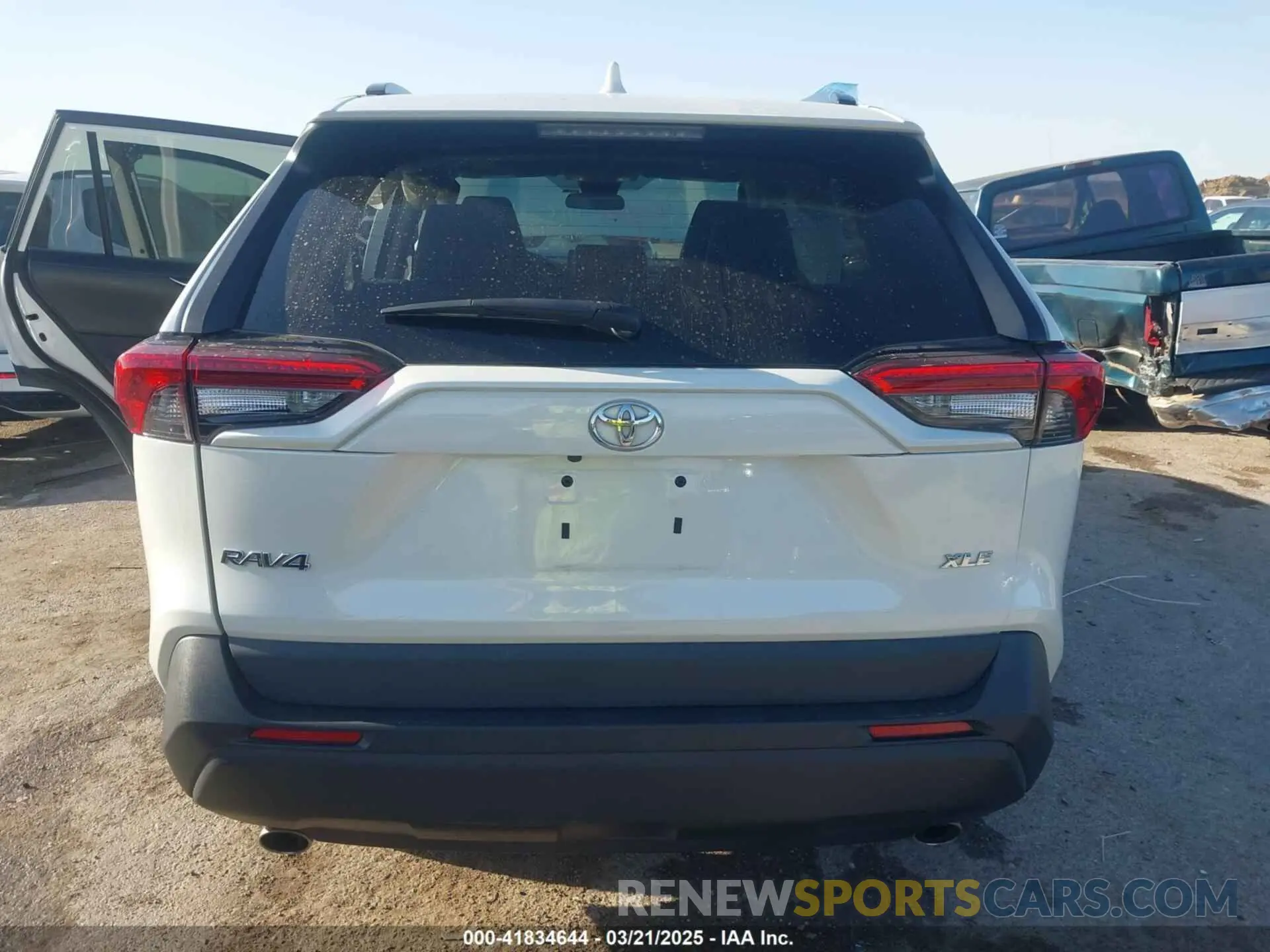 16 Photograph of a damaged car 2T3C1RFV0MW152654 TOYOTA RAV4 2021