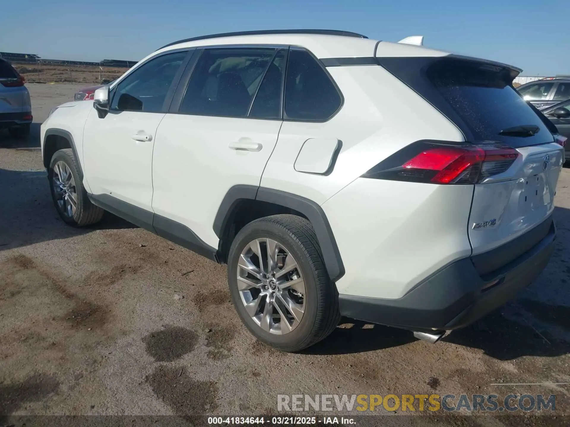 3 Photograph of a damaged car 2T3C1RFV0MW152654 TOYOTA RAV4 2021