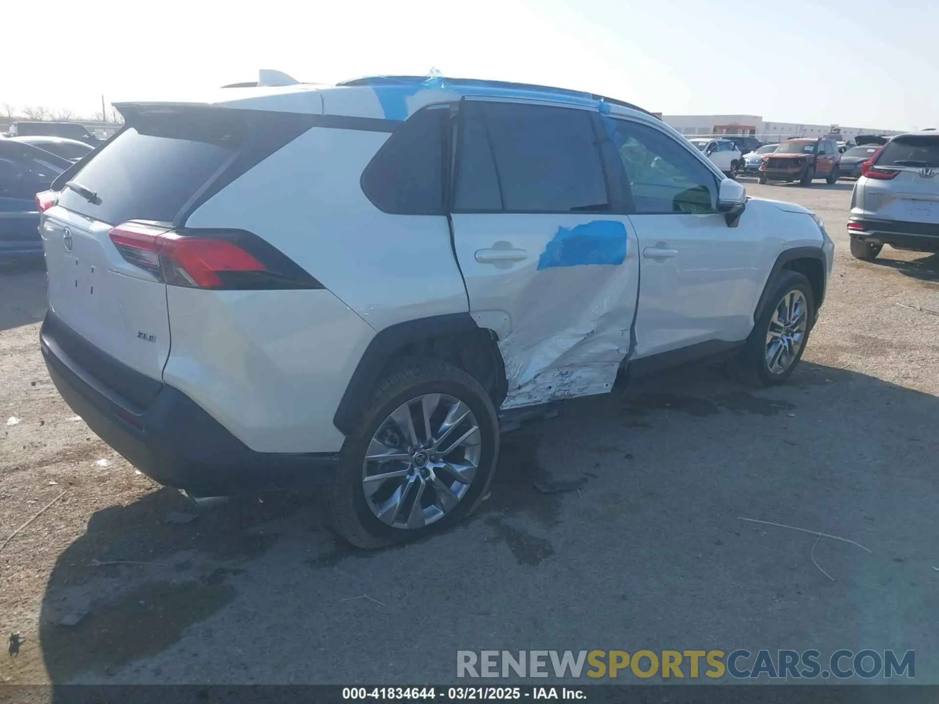 4 Photograph of a damaged car 2T3C1RFV0MW152654 TOYOTA RAV4 2021