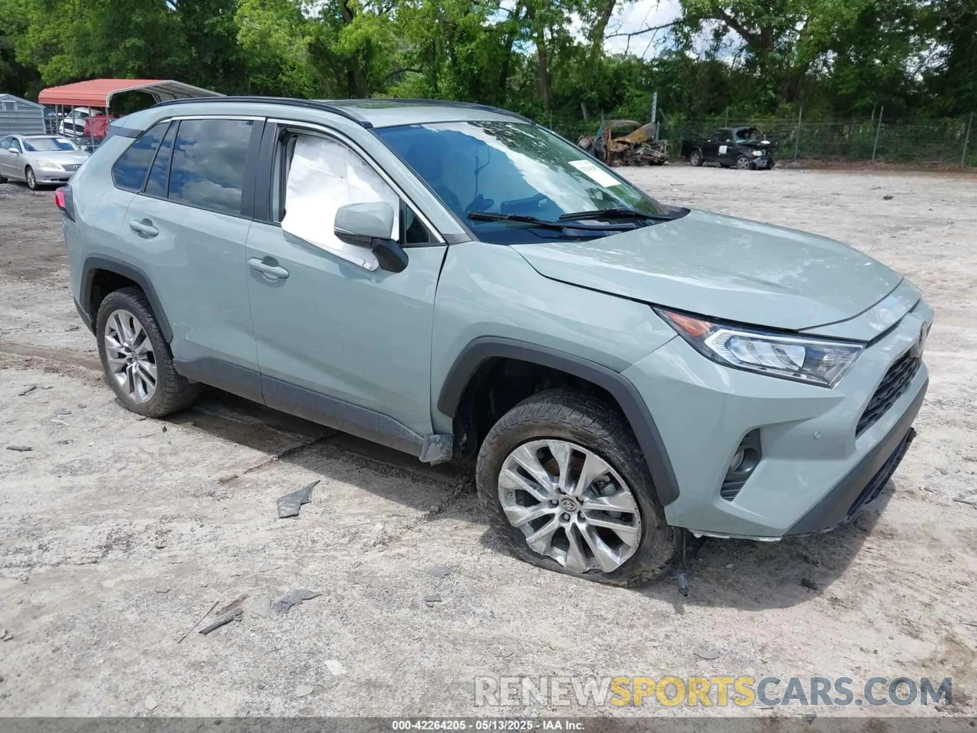 1 Photograph of a damaged car 2T3C1RFV2MW173084 TOYOTA RAV4 2021