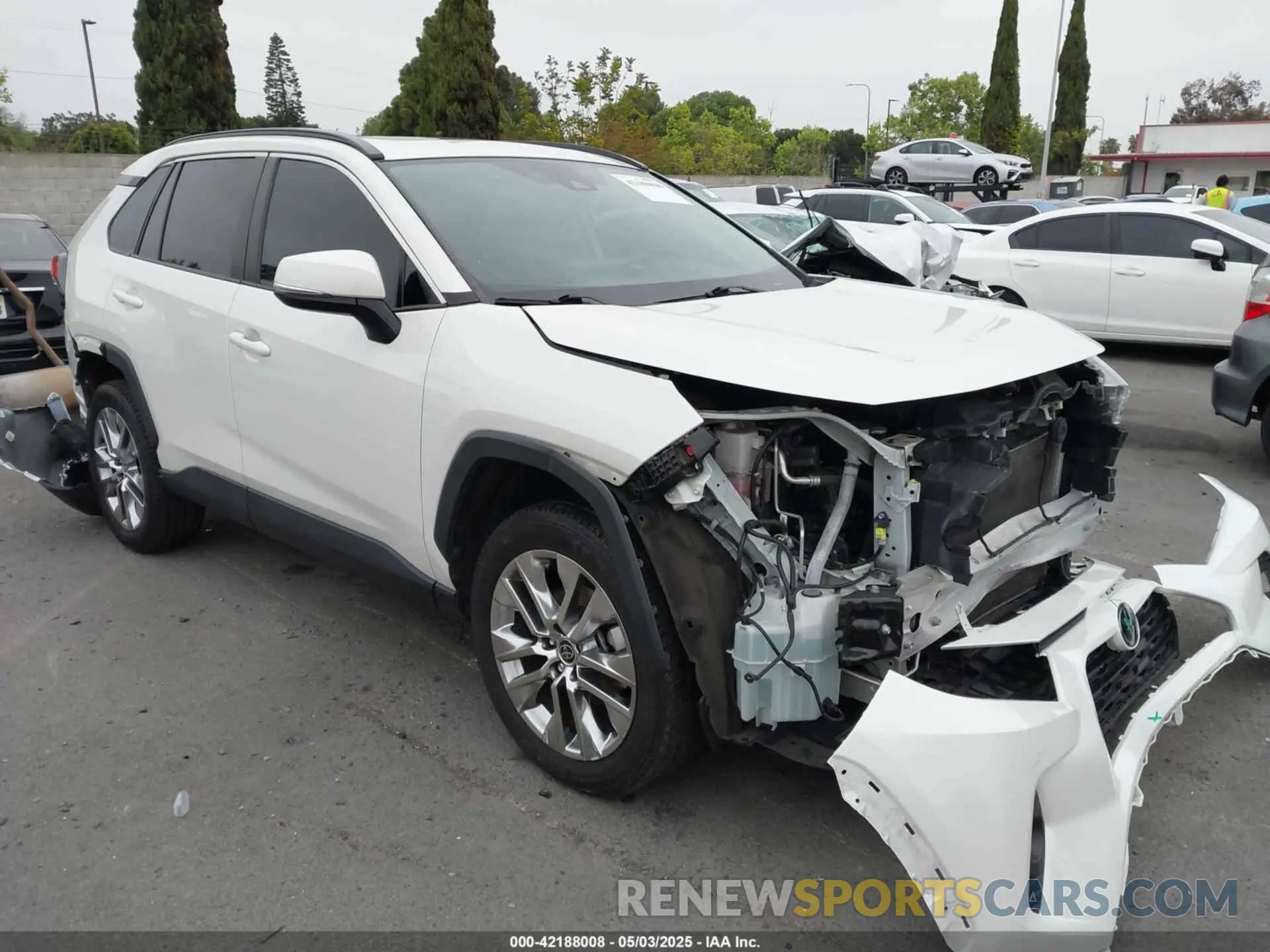 1 Photograph of a damaged car 2T3C1RFV2MW184327 TOYOTA RAV4 2021