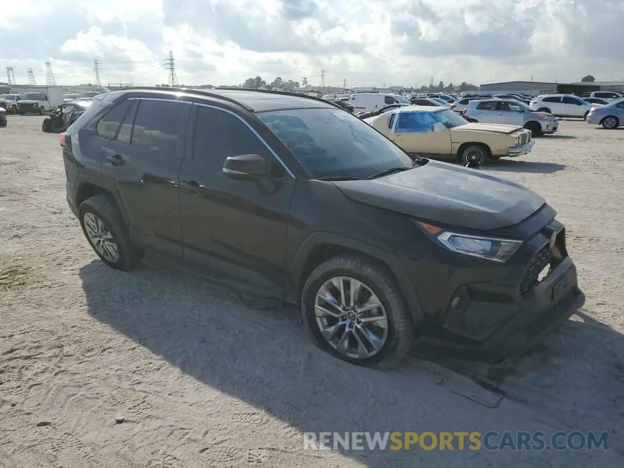 4 Photograph of a damaged car 2T3C1RFV3MW104338 TOYOTA RAV4 2021