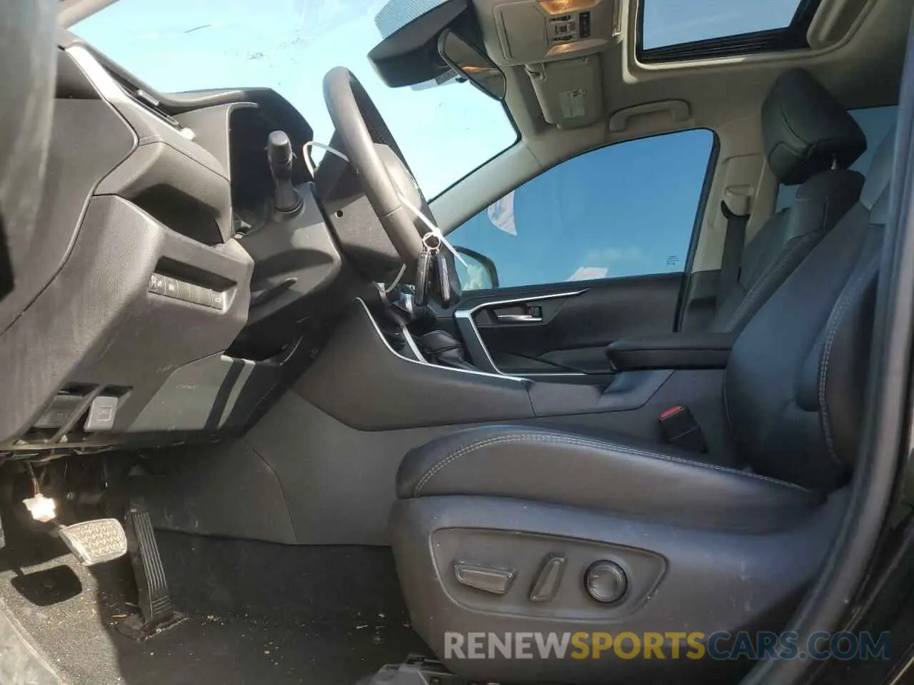 7 Photograph of a damaged car 2T3C1RFV3MW104338 TOYOTA RAV4 2021