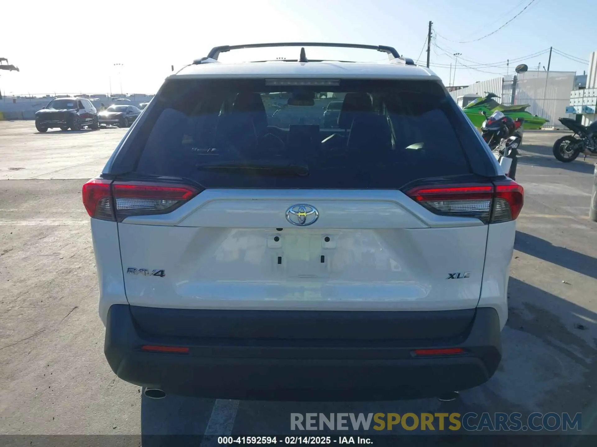 17 Фотография поврежденного автомобиля 2T3C1RFV3MW158285 TOYOTA RAV4 2021