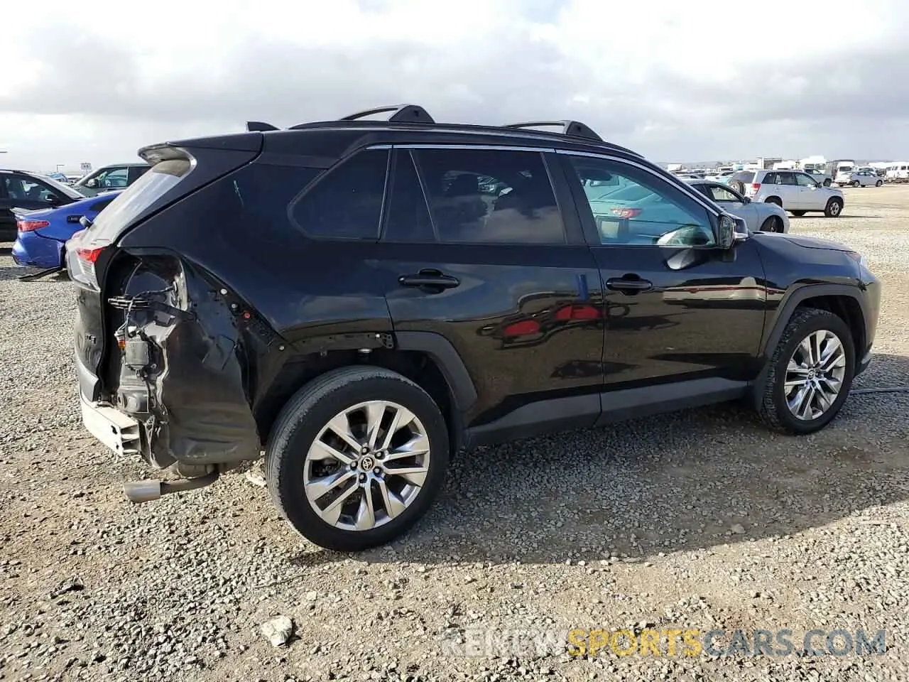 3 Фотография поврежденного автомобиля 2T3C1RFV4MC117102 TOYOTA RAV4 2021