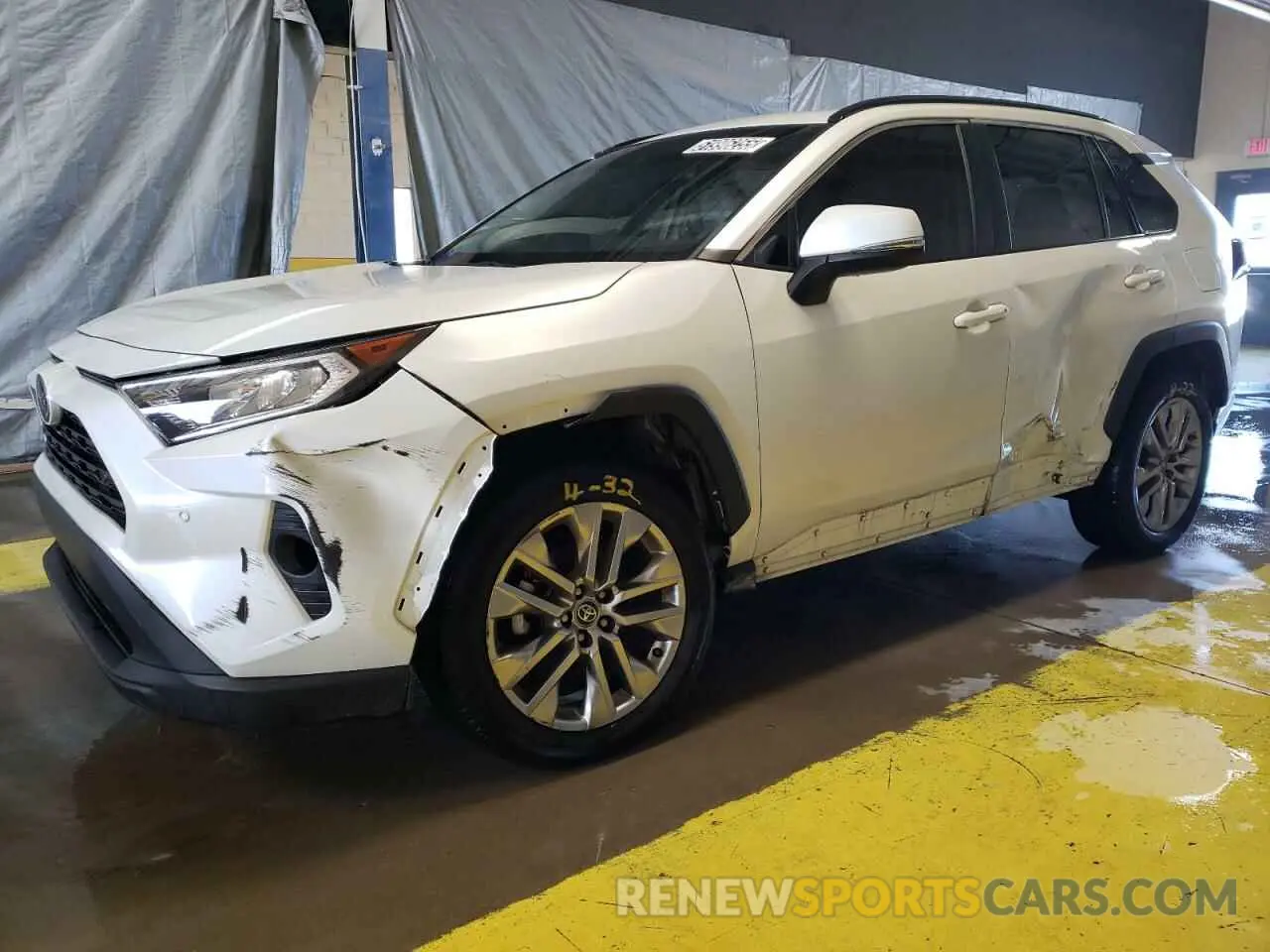 1 Фотография поврежденного автомобиля 2T3C1RFV4MW145805 TOYOTA RAV4 2021