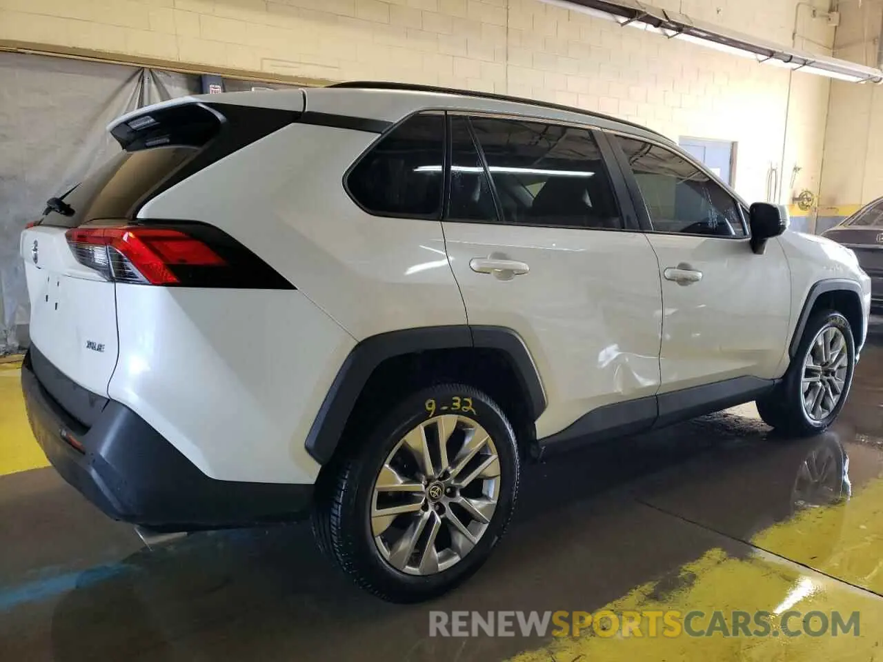 3 Фотография поврежденного автомобиля 2T3C1RFV4MW145805 TOYOTA RAV4 2021