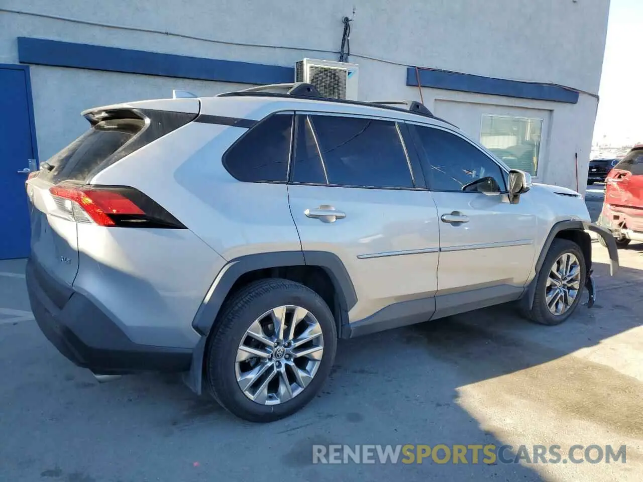 3 Фотография поврежденного автомобиля 2T3C1RFV6MC135861 TOYOTA RAV4 2021