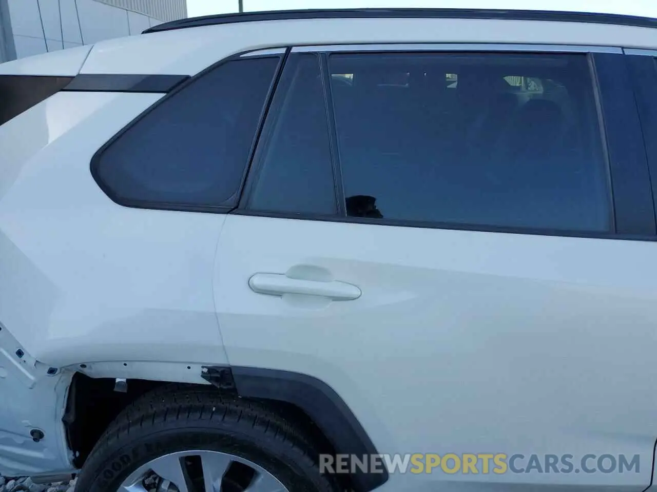 11 Photograph of a damaged car 2T3C1RFV6MW169765 TOYOTA RAV4 2021