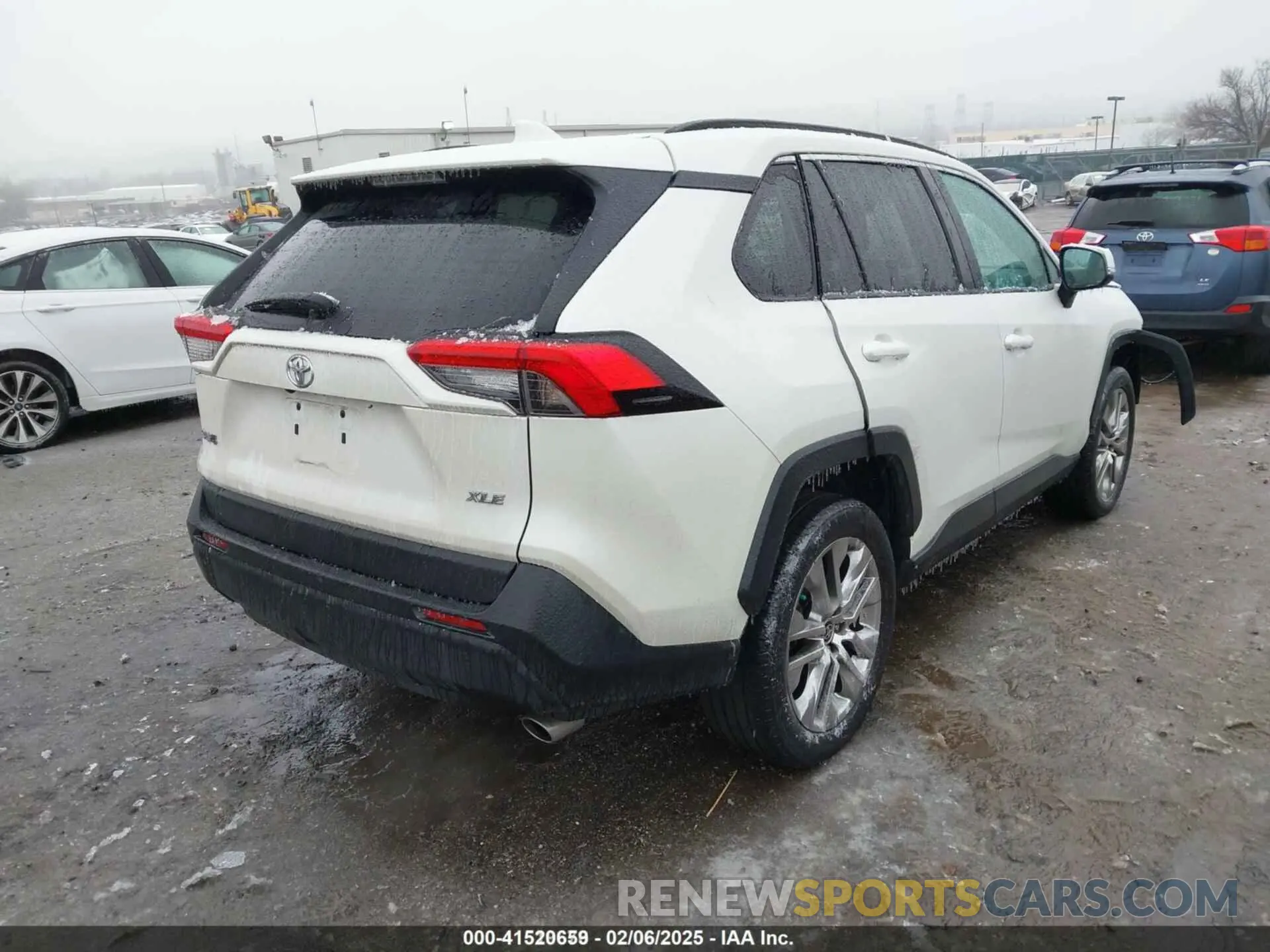 4 Photograph of a damaged car 2T3C1RFV7MW137391 TOYOTA RAV4 2021