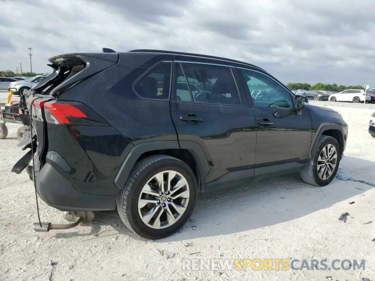 3 Photograph of a damaged car 2T3C1RFV8MC139622 TOYOTA RAV4 2021