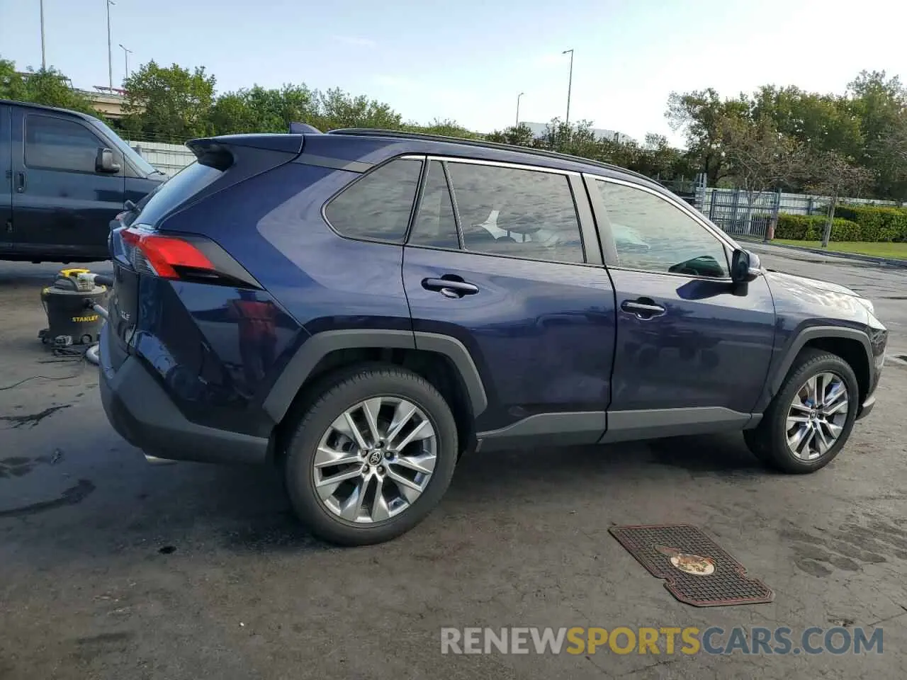3 Photograph of a damaged car 2T3C1RFV8MW131924 TOYOTA RAV4 2021