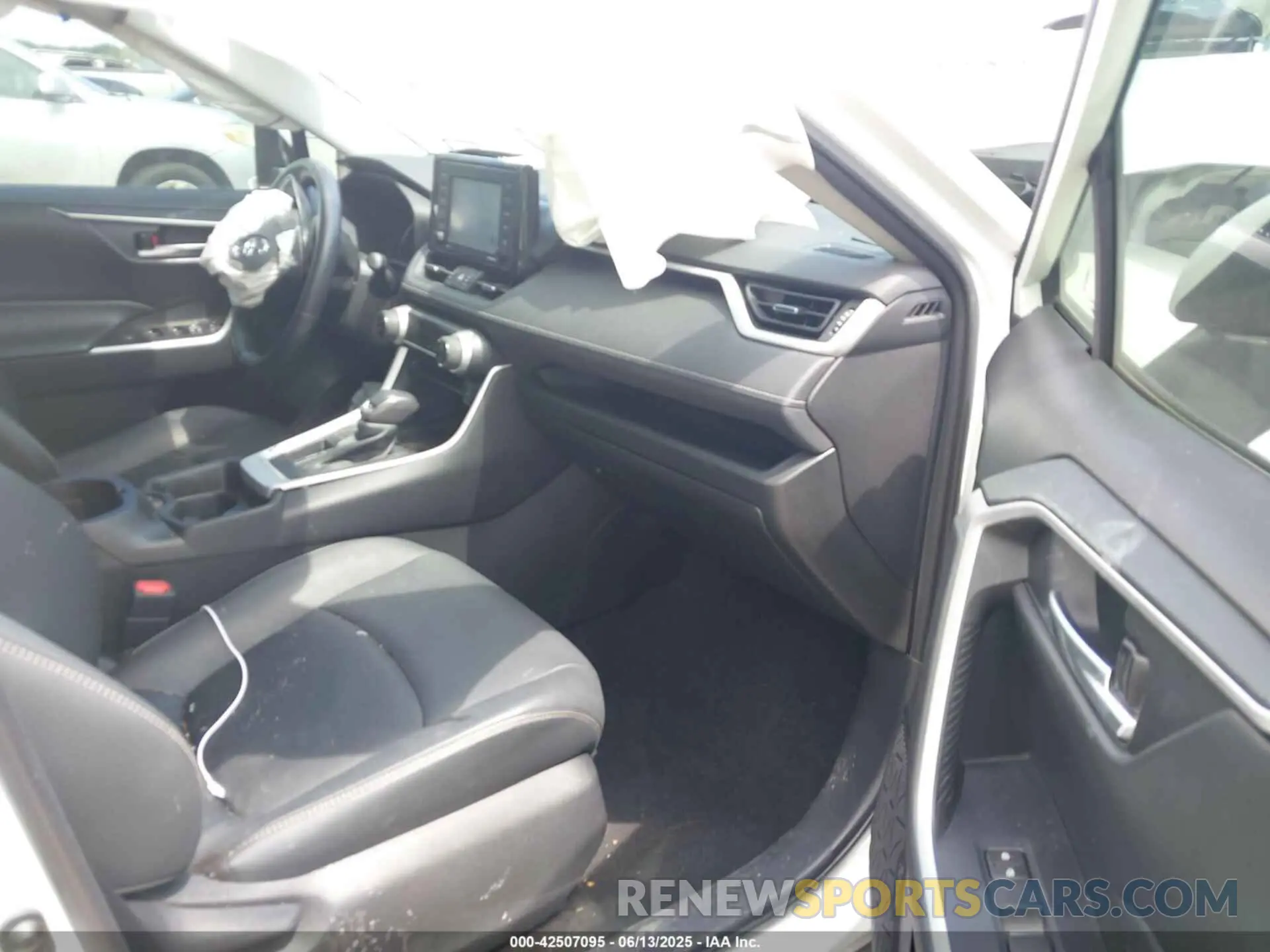 5 Фотография поврежденного автомобиля 2T3C1RFV8MW140171 TOYOTA RAV4 2021