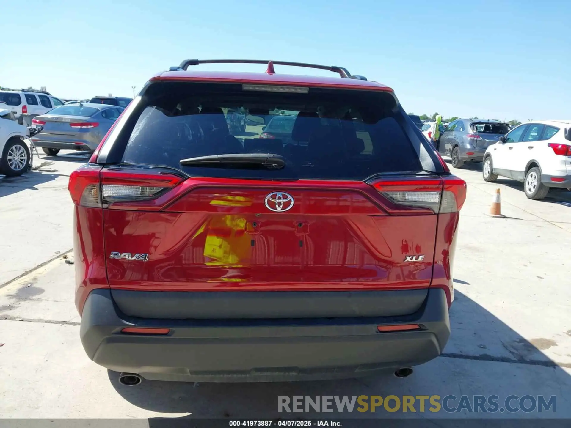 17 Фотография поврежденного автомобиля 2T3C1RFV8MW173400 TOYOTA RAV4 2021