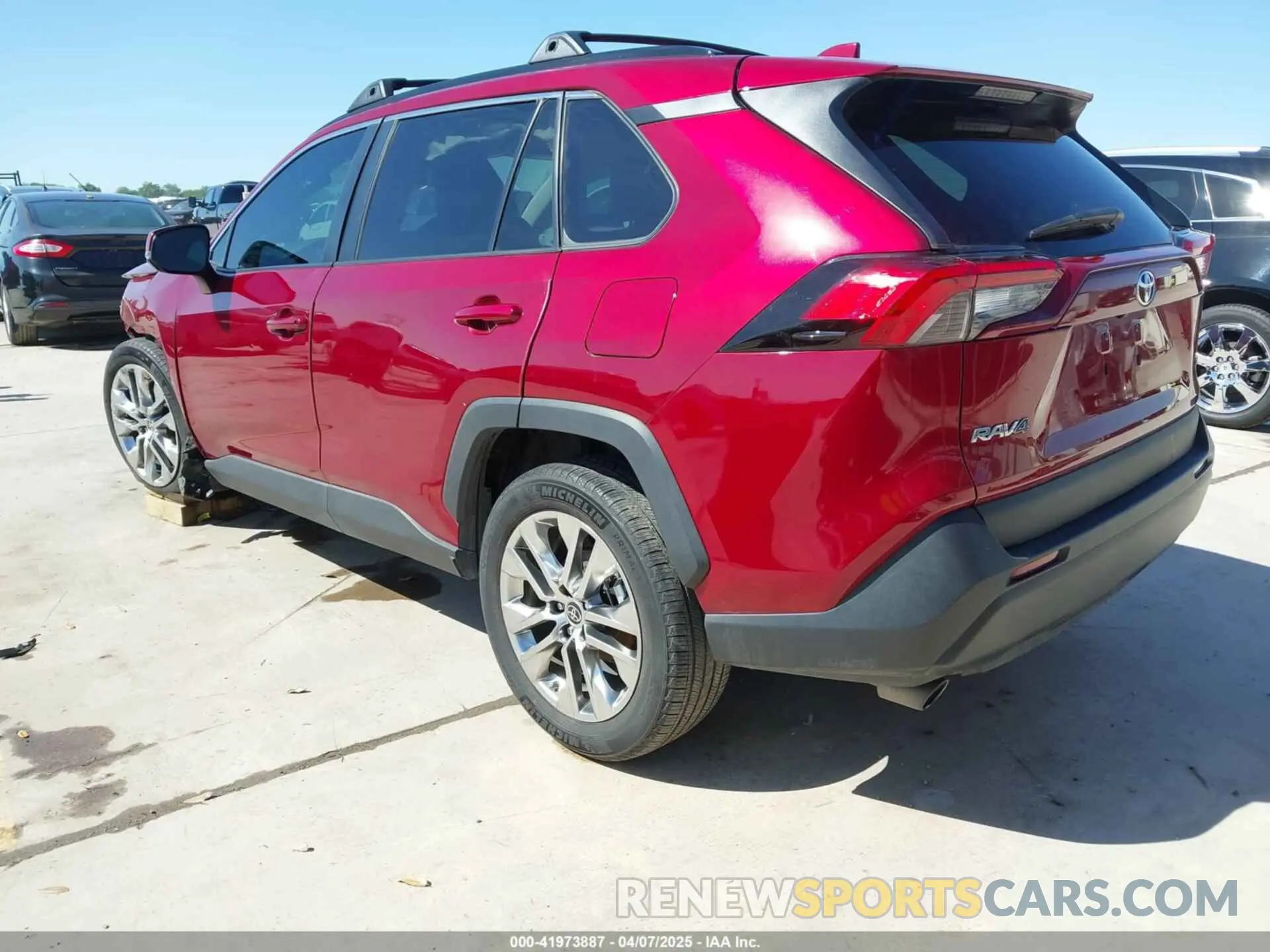 3 Фотография поврежденного автомобиля 2T3C1RFV8MW173400 TOYOTA RAV4 2021