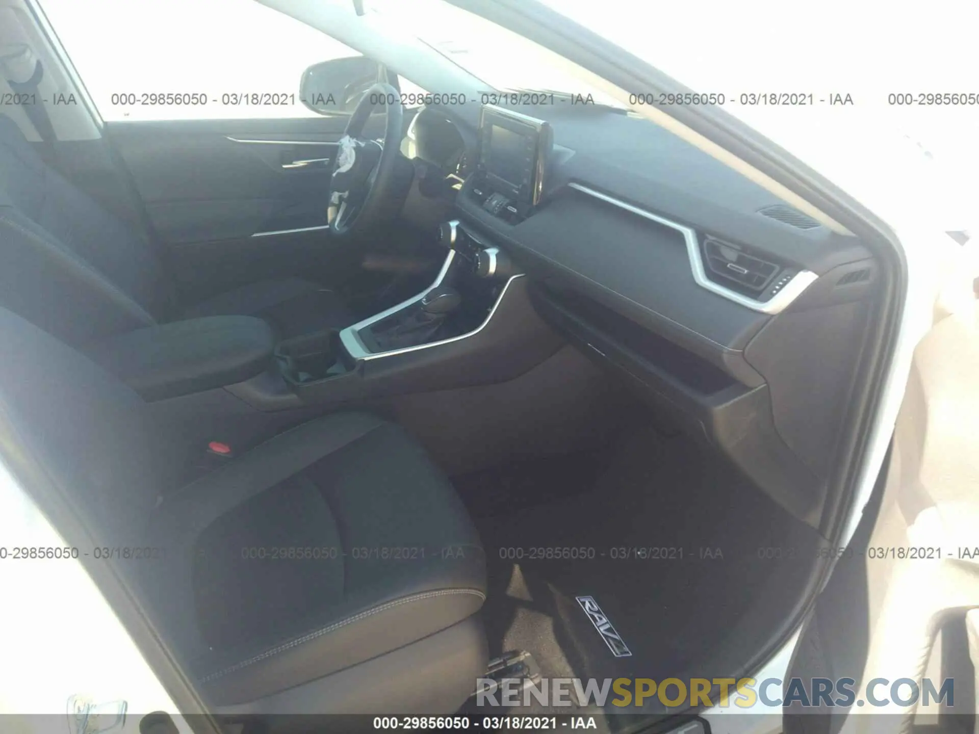 5 Photograph of a damaged car 2T3C1RFV9MW117501 TOYOTA RAV4 2021