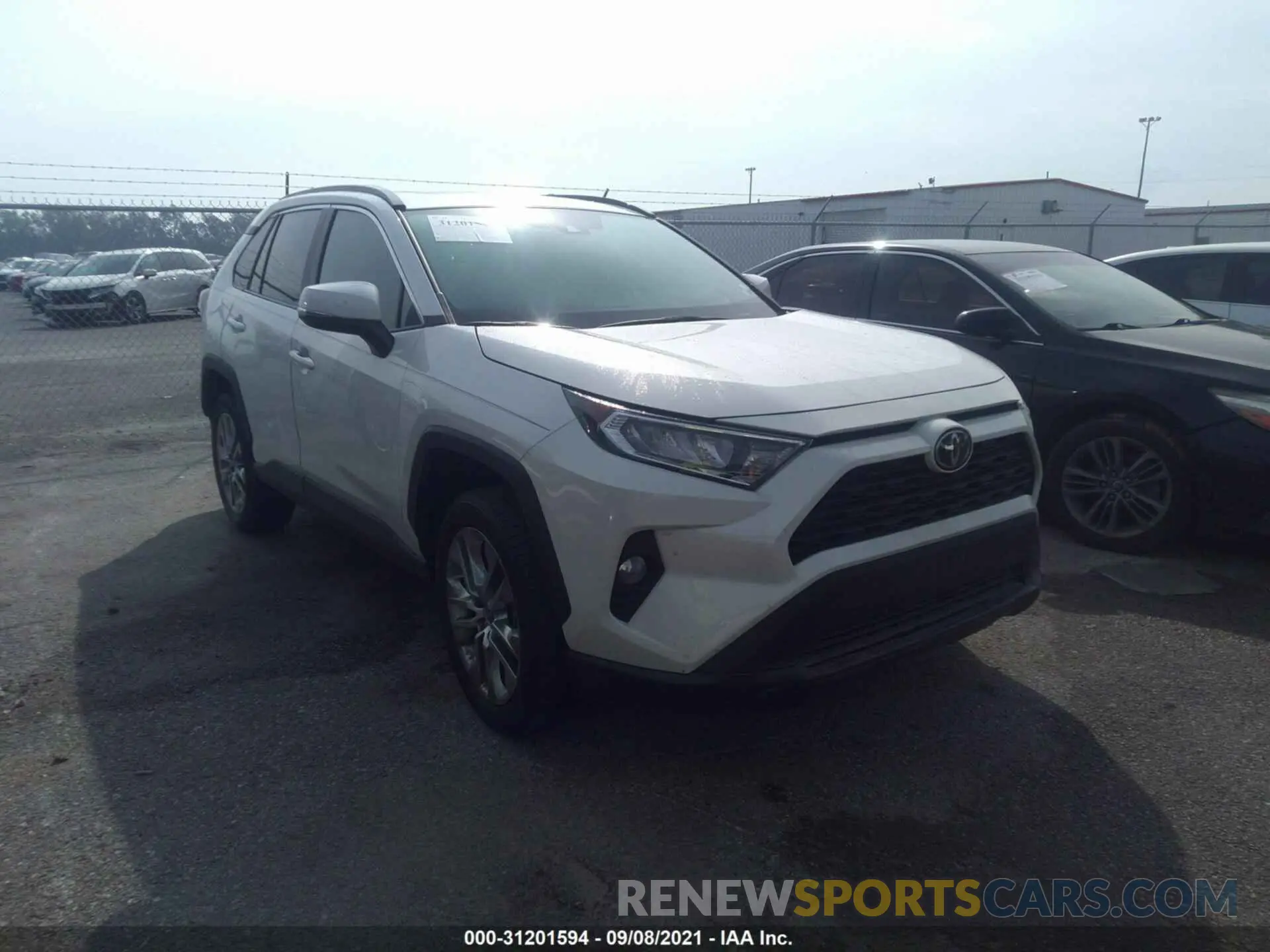 1 Фотография поврежденного автомобиля 2T3C1RFV9MW140857 TOYOTA RAV4 2021
