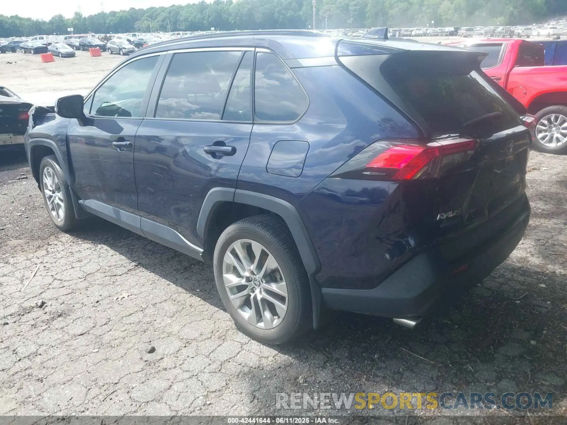 3 Photograph of a damaged car 2T3C1RFV9MW181036 TOYOTA RAV4 2021