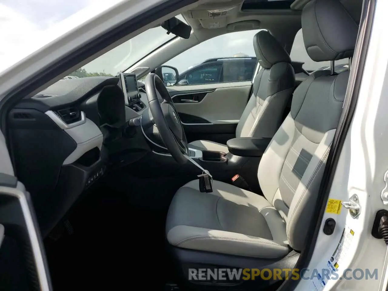 7 Photograph of a damaged car 2T3D6RFV6MW015871 TOYOTA RAV4 2021