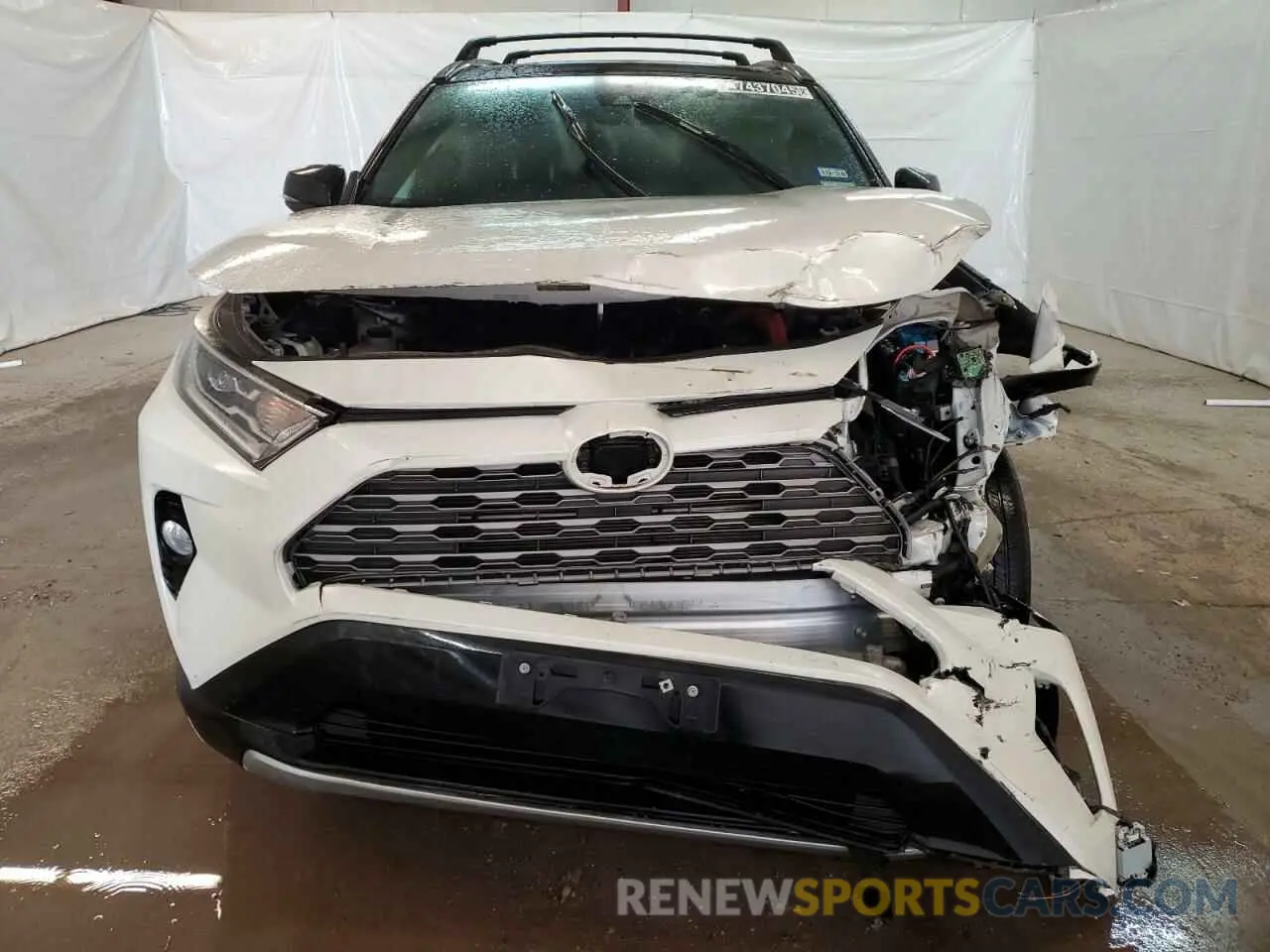 5 Photograph of a damaged car 2T3E6RFV5MW017938 TOYOTA RAV4 2021