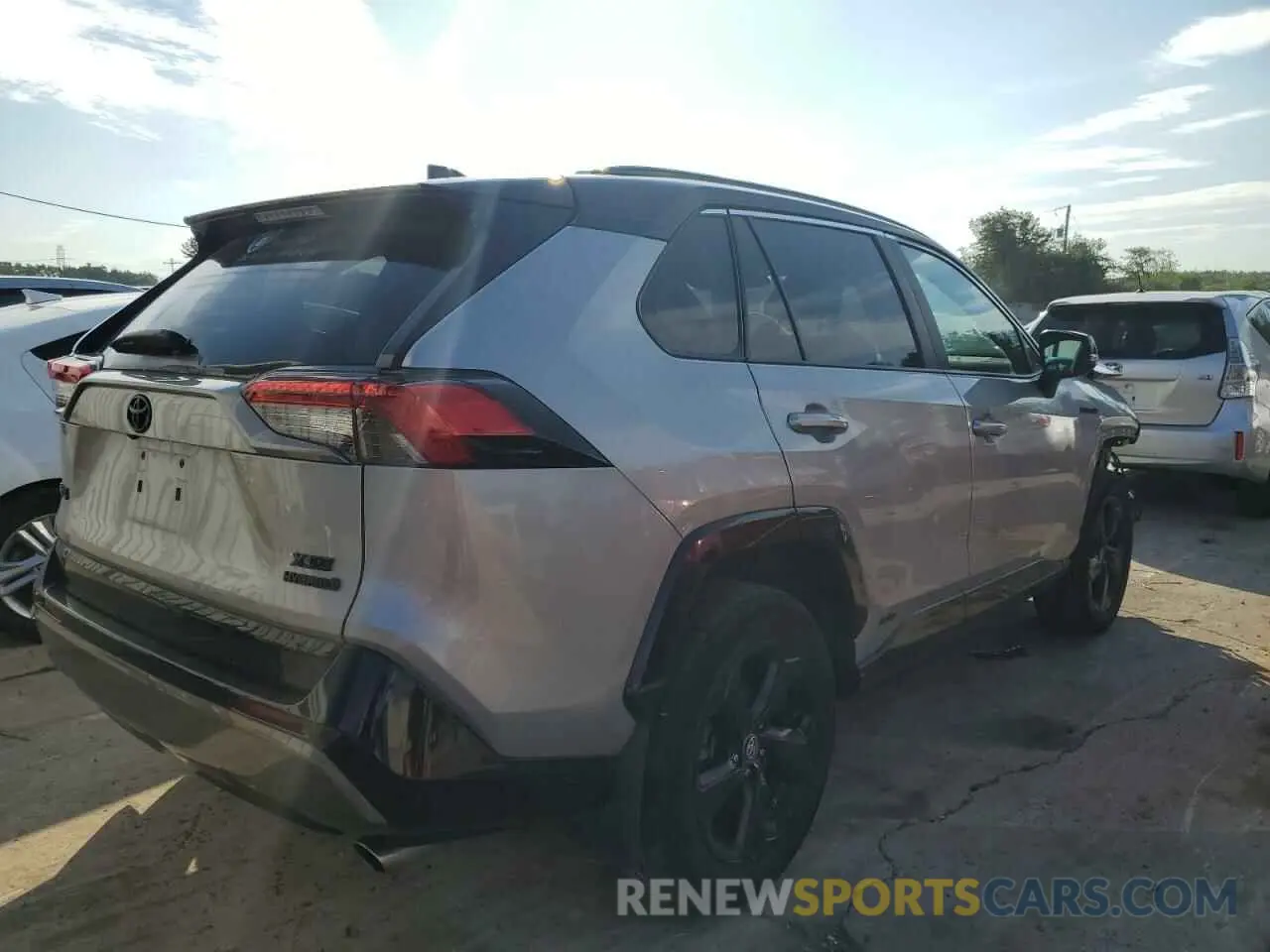 4 Photograph of a damaged car 2T3E6RFV9MW009499 TOYOTA RAV4 2021