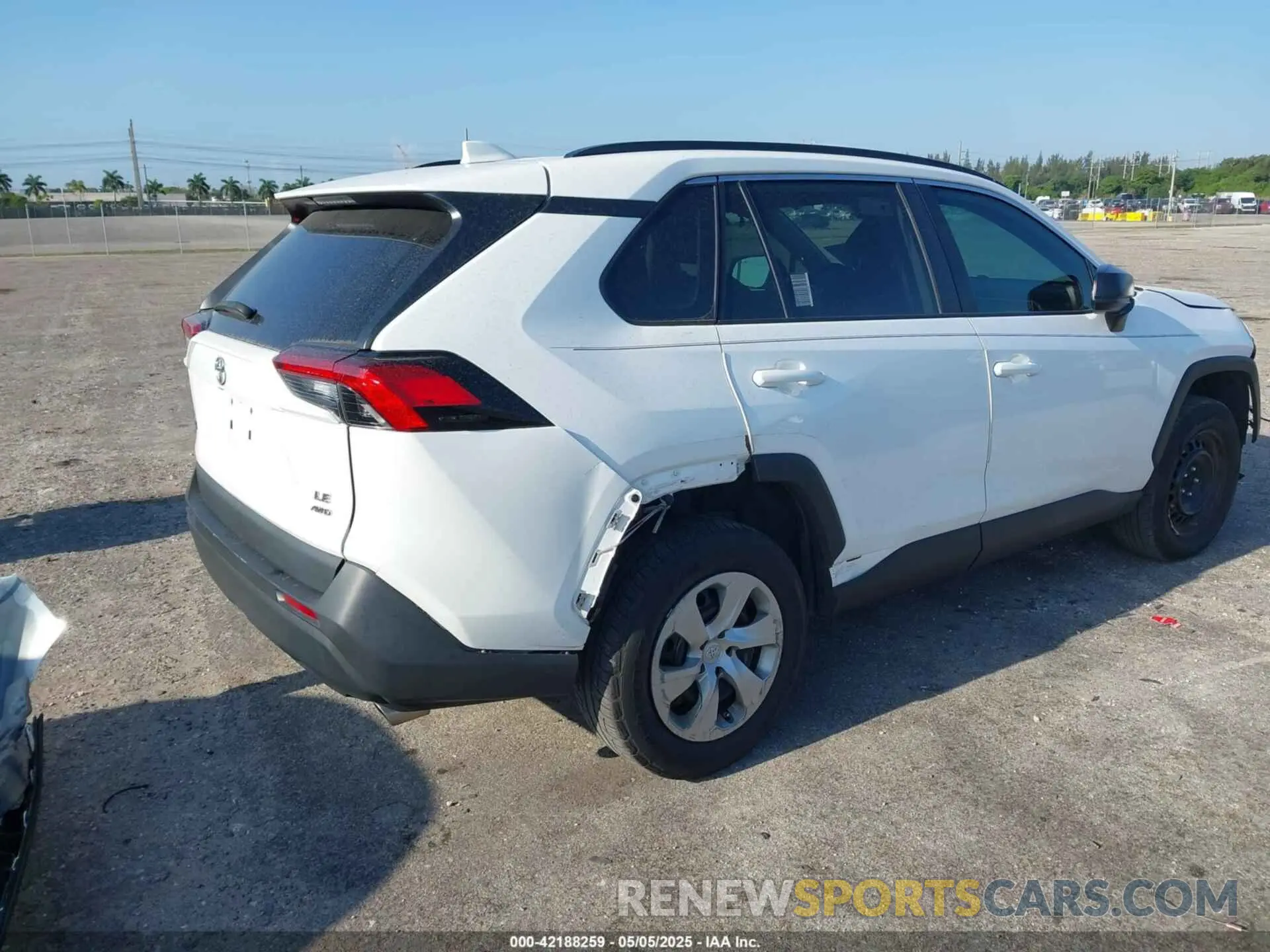 4 Photograph of a damaged car 2T3F1RFV0MC190853 TOYOTA RAV4 2021