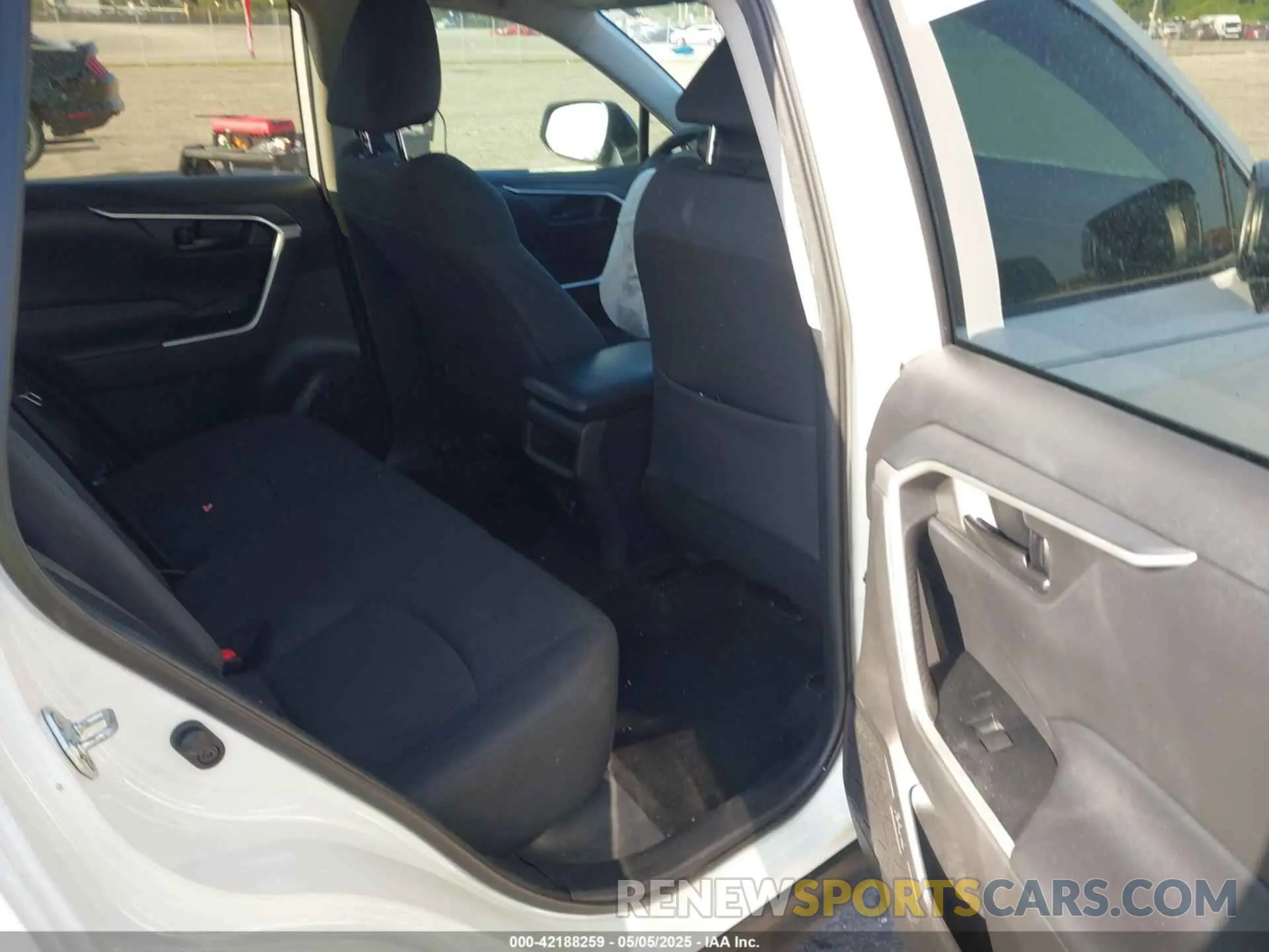 8 Photograph of a damaged car 2T3F1RFV0MC190853 TOYOTA RAV4 2021